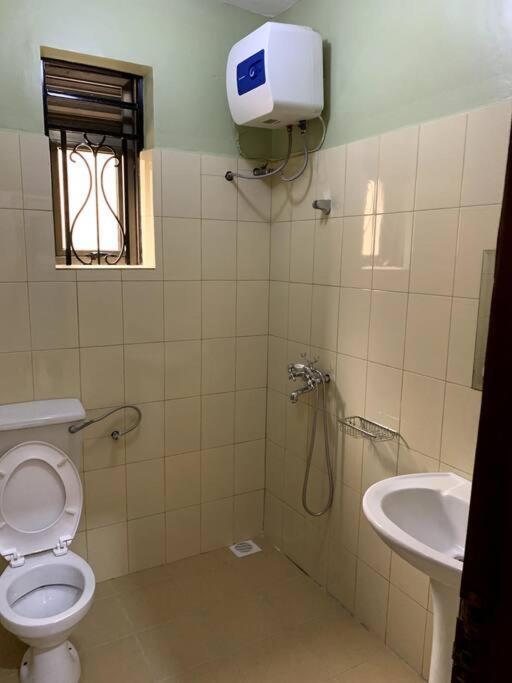 Cozy 2-Bedroom Apartment Within City Limits. Kampala Ngoại thất bức ảnh