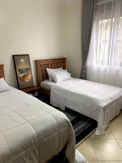 Cozy 2-Bedroom Apartment Within City Limits. Kampala Ngoại thất bức ảnh